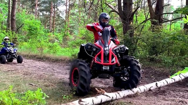 Den and Dad ride on Quad Bikes in the forest Family Fun смотреть онлайн