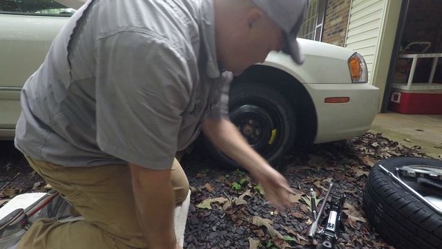 How To Change A Flat Tire In A 2004 KIA Optima