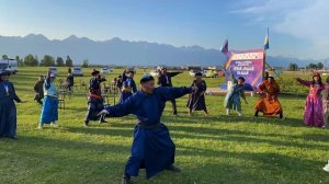 Бурятский батыр исполняет «Танец орла»