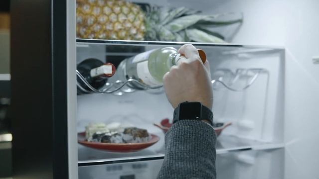 HITACHI R-BG 410 PU6X - Классический двухкамерный холодильник. Обзор модели и ключевые преимущества смотреть онлайн