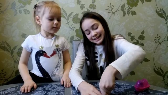 Новогодние подарки! распаковка (hatchimals, кукла Снежка, витражные краски и многое другое) смотреть онлайн
