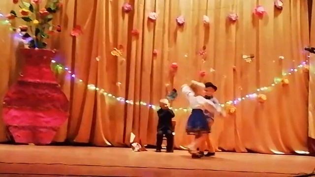 Сценка малышей под песню Леонтьева "А ми у двох" смотреть онлайн