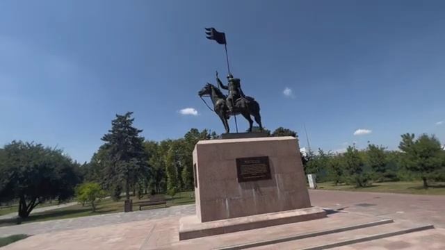 Мариуполь: ?парк вдоль проспекта Ленина (Мира), площадь Свободы. Август 2023 смотреть онлайн