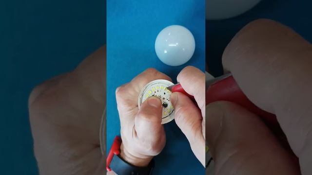 Ремонт светодиодной лампы за 1 минуту без пайки смотреть онлайн