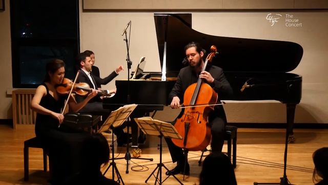 제433회 하우스콘서트 - 김소진, Michael Nicolas, Boris Kusnezow l L.v.Beethoven, Piano Trio, Op.70/2 - 1st mov. смотреть онлайн