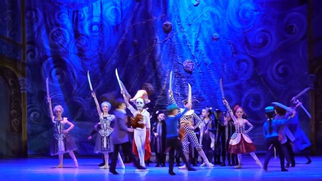 Детский балет "Щелкунчик". Бой с мышами смотреть онлайн