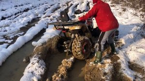 Квадроцикл задний привод в деле/ Rear-wheel drive quad in mud