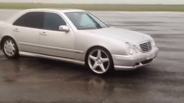Mercedes E55 AMG W210 drift смотреть онлайн