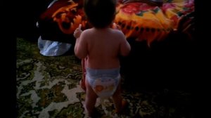 Как научить ребенка ходить Первые шаги через обман