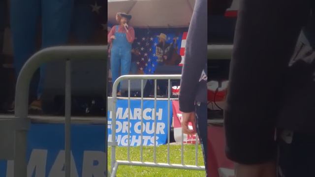 Sacha Baron Cohen sing along смотреть онлайн