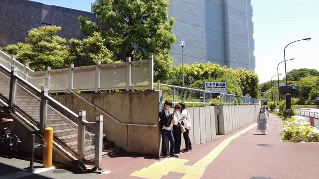 乃木坂駅ってどんな街？乃木坂駅から表参道駅へ。 смотреть онлайн