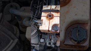 выкидывает антифриз через расширительный бачок на евро2