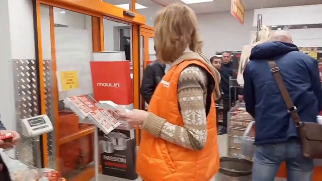 Верный. Балашиха. Директриса Наслала На Блогеров Гопников. смотреть онлайн