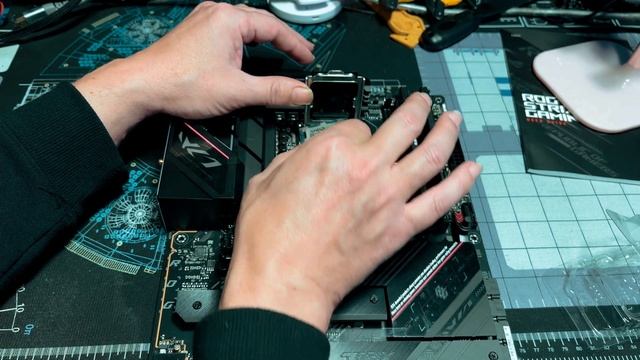 AM5 Help guide. What you need to know before buying and how to install the new Ryzen LGA CPU's.#am5 смотреть онлайн