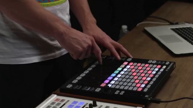 Maschine Jam: Full Controller Walkthrough смотреть онлайн