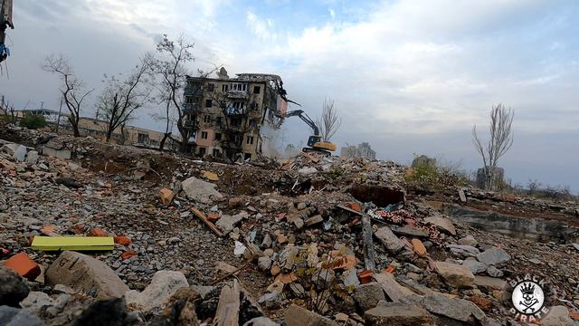снос домов Мариуполь в (4к) Ламизова 3 , камера стоит на остатках Комсомольского 2