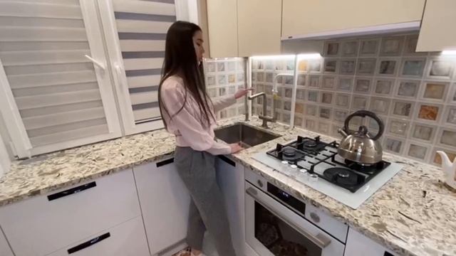 Маленькая кухня 6 кв.м. Обзор интерьера и лайфхаки от дизайнера. смотреть онлайн