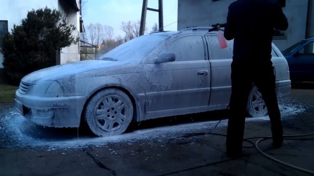 Adamus I Jego Pink Toyota Avensis