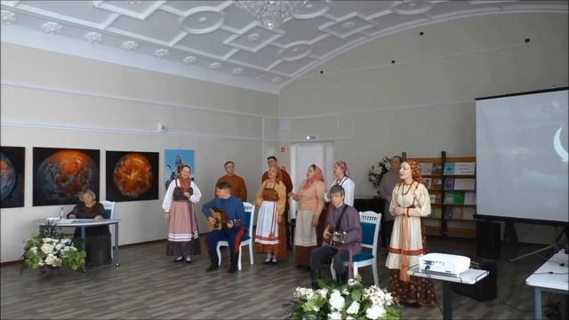 Муниципальный фольклорный ансамбль "Живая вода" песня "Чудный месяц" смотреть онлайн
