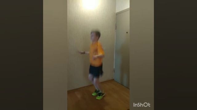 Подтягивания, двойные прыжки на скакалке смотреть онлайн