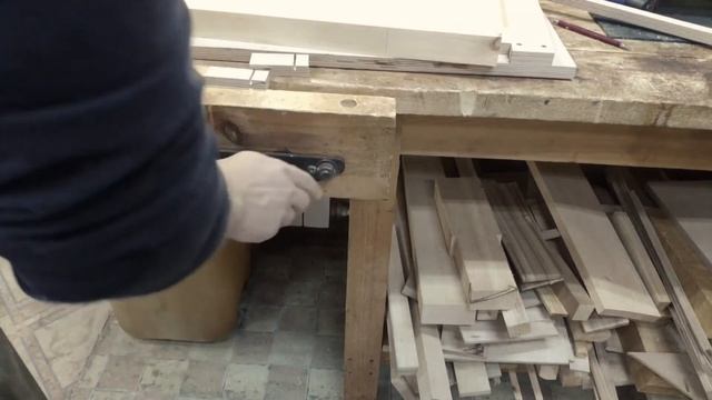 Как сделать сужения на ножках стола / Простое приспособление для пильного стола смотреть онлайн
