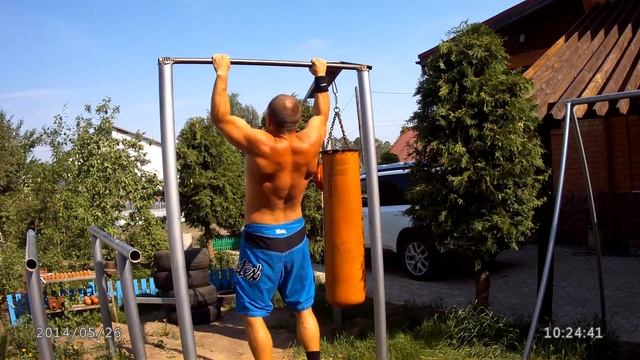Подтягивания на перекладине 27 раз. Михаил Шилов. смотреть онлайн