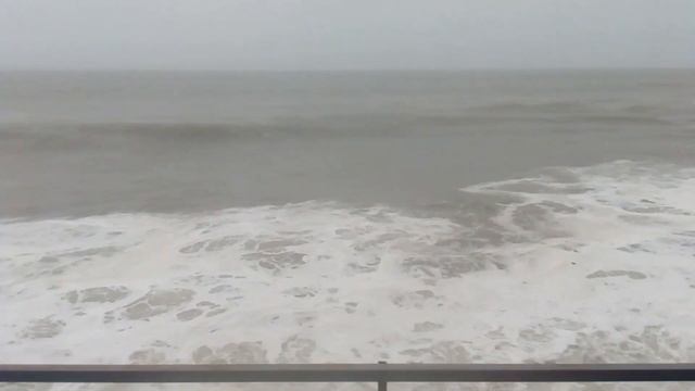 Рынок Боке в Муйне во время шторма смотреть онлайн
