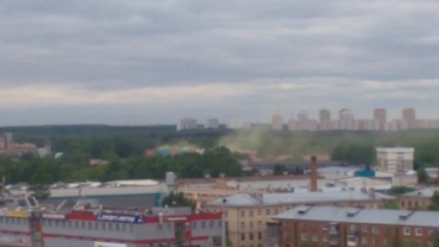 В Балашихе ВЫБРОС ЯДОВИТО- ЖЕЛТО- ЗЕЛЕНОГО ДЫМА. смотреть онлайн