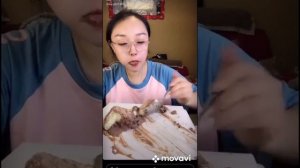 КИТАЙЦЫ ЕДЯТ НА КАМЕРУ... ???