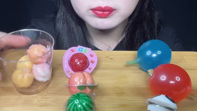 ASMR BALL GUMMY JELLY PARTY MUKBANG 갤럭시 동물 과일 젤리 꿀떡 꼬북알 디저트 먹방 EATING SOUND смотреть онлайн