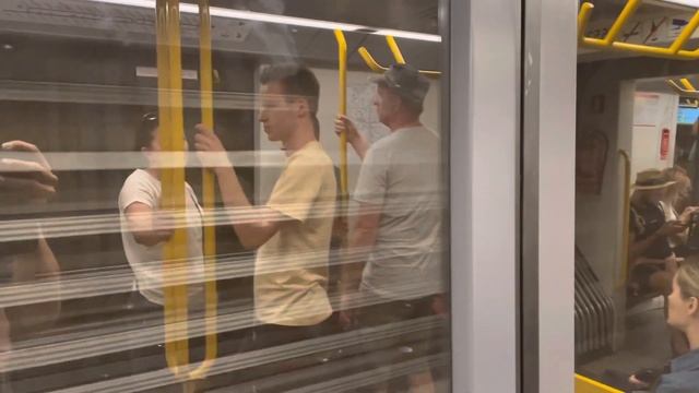 Warszawa/Warsaw Metro M2 (Swietokrzyska-Nowy Swiat Uniwersytet)