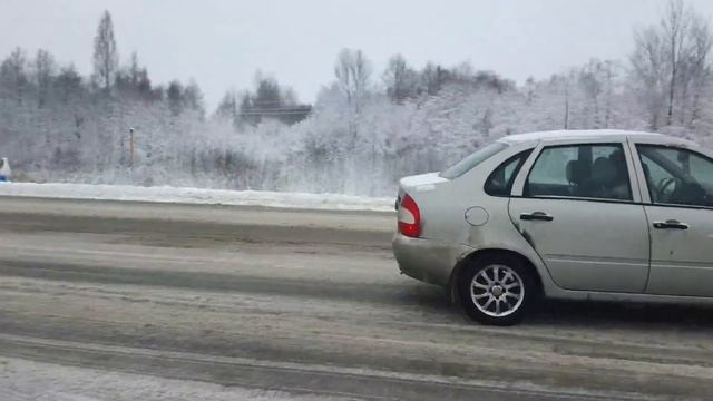 Машина в кувете. Снежная дорога. смотреть онлайн