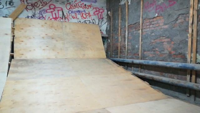 КАК ДЕЛАТЬ 180 В КВОТЕРЕ | HOW TO 180 IN THE QUARTER PIPE смотреть онлайн