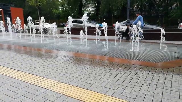 На входе в метро. Станция Алмалы. Алматы 19.08.19 смотреть онлайн