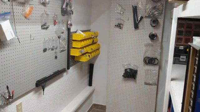 I built a hidden bathroom! смотреть онлайн