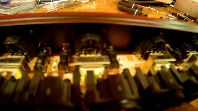 How to fix a stuck mic clip (or mic cable) on a Behringer Ultralink MS8000 Splitter смотреть онлайн