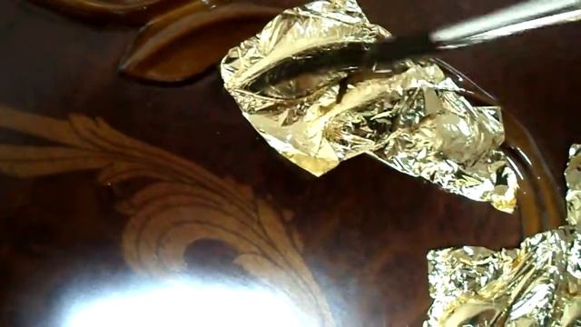 Процесс золочения поталью резного декора. смотреть онлайн