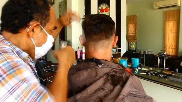 СТРИЖКА В ТАИЛАНДЕ / КАК СТРИГУТ ТАЙЦЫ / МУЖСКАЯ СТРИЖКА смотреть онлайн