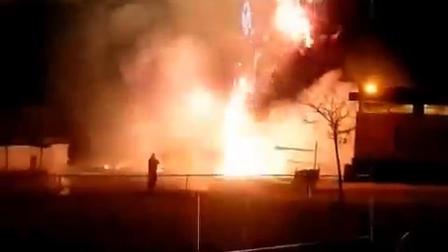 Салют в честь праздника закончился неудачно смотреть онлайн