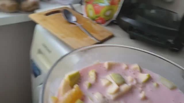 ФРУКТОВЫЙ САЛАТИК С ЙОГУРТОМ смотреть онлайн