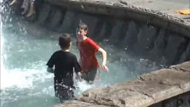 Губит людей вода