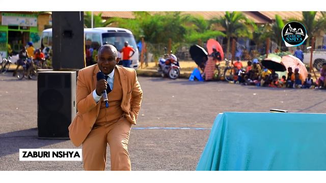 Pasteur Theogene Wari IMBOBO ahuye na POLICE nta Mapingu😅 Amubwiye Uko ABAPOLICE babitaga ABAZUNGU😂 смотреть онлайн