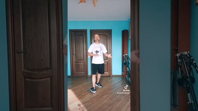 УЧИМ НОВОЕ ТОПОВОЕ ДВИЖЕНИЕ НОГАМИ ИЗ ТРЕНДОВ ТИК ТОК ТАНЦЫ 2021. УРОКИ ТАНЦЕВ ОНЛАЙН ДЛЯ НОВИЧКОВ смотреть онлайн