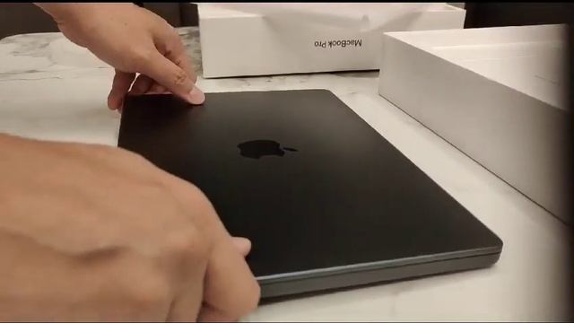 Unboxing MacBook M3 Pro смотреть онлайн