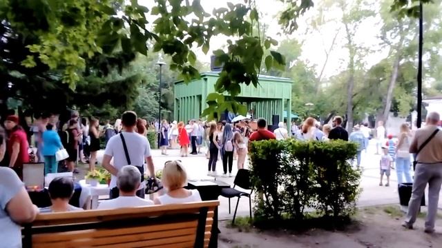 Барнаул. Парк Изумрудный. Дискотека 80-х смотреть онлайн