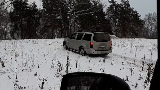 Ниссан Патфайндер,Семейный выход на природу смотреть онлайн