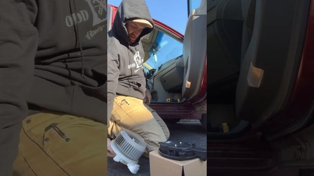 How to be your wife’s hero and save $300!!! 2013 Toyota Sienna blower motor replacement. смотреть онлайн