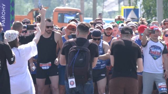 Бессонная ночь не помешала жителю Ханты-Мансийска выиграть золото полумарафона «ЗаБег.РФ» смотреть онлайн