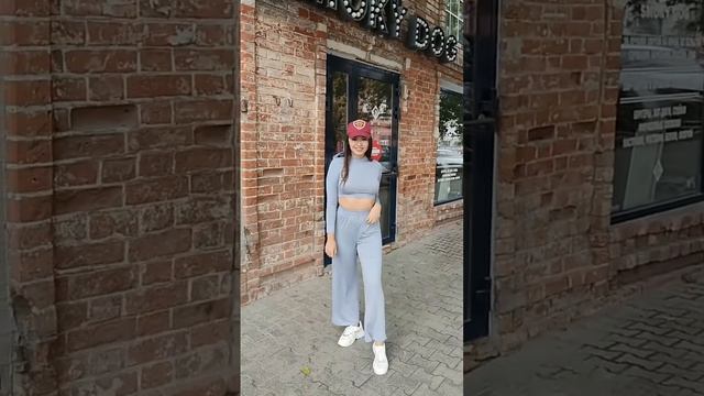 ?Женский Спортивный Костюм. Топ С Длинным Рукавом И Расклешенные Брюки смотреть онлайн