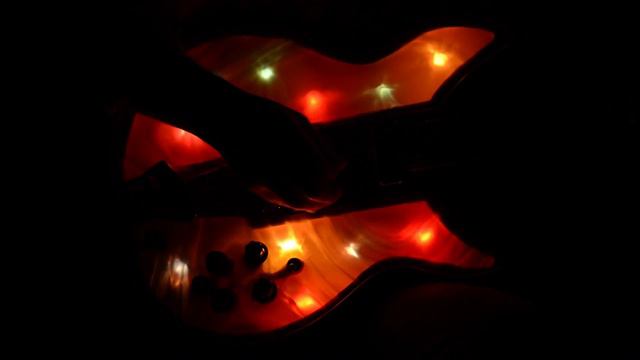 Rickenbacker 331 Light Show (1971) | Elderly Instruments смотреть онлайн